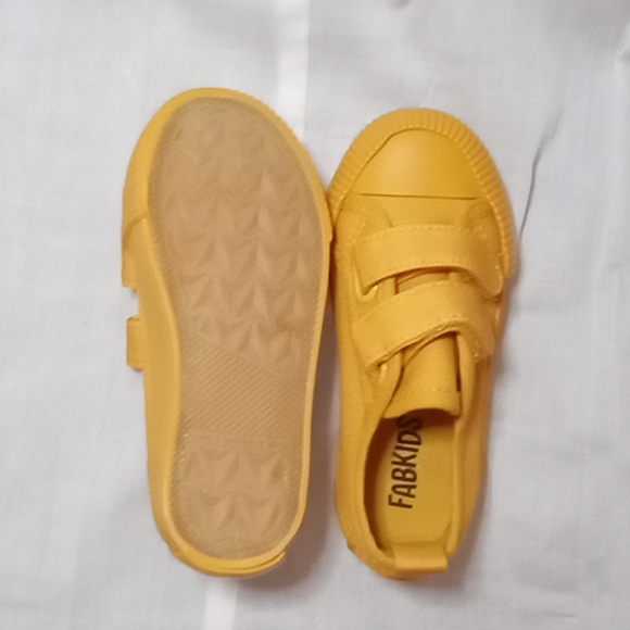 Sneakers - Picture 4 of 4